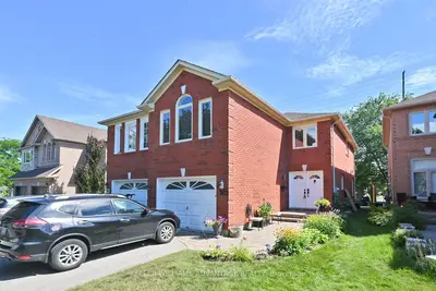 Semi-Detached in Aurora