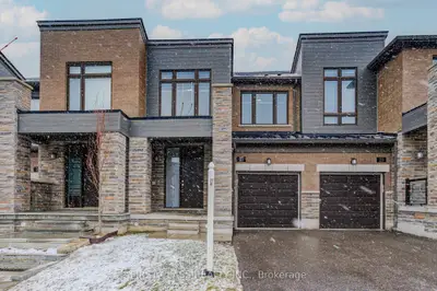 Att/Row/Townhouse in Aurora