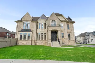 Detached in King