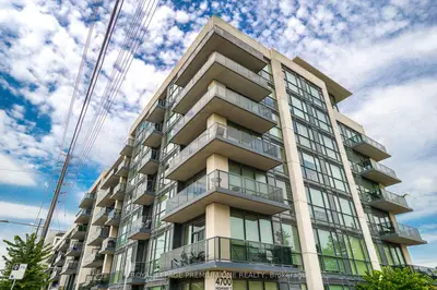 Condo Apartment in Vaughan