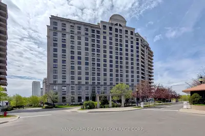 Common Element Condo in Vaughan
