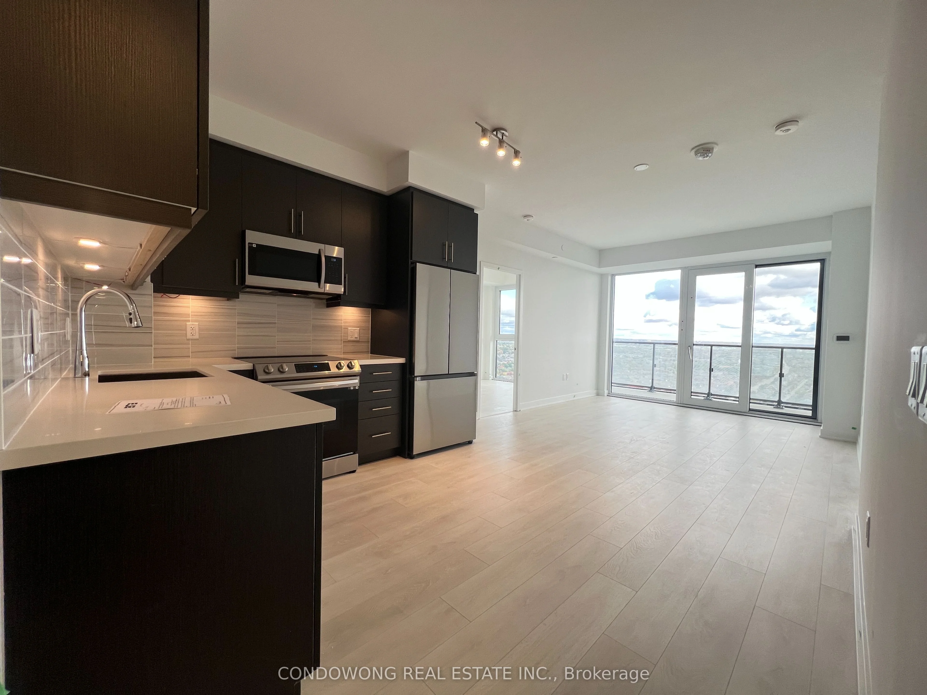 105 Oneida Crescent 2706, Richmond Hill, On L4b 0h6
