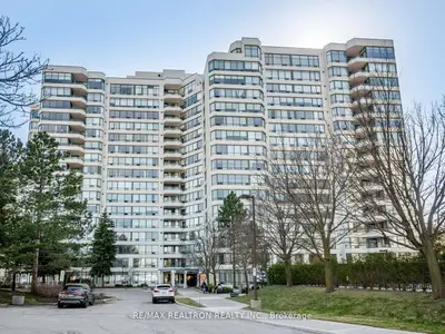 Condo Apartment in Vaughan