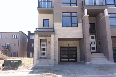 Att/Row/Townhouse in Vaughan