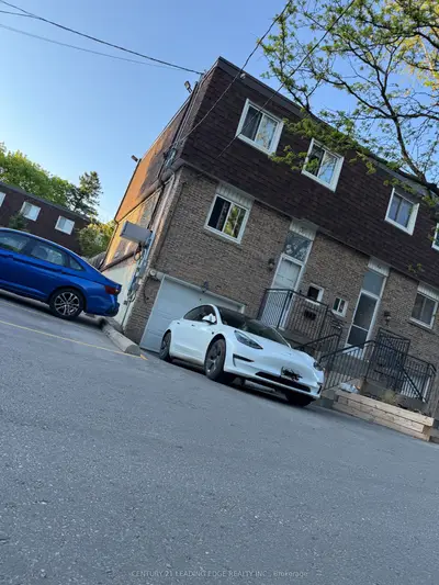 Condo Townhouse in Markham