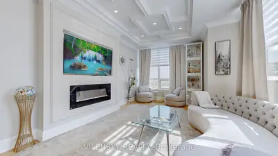 Condo Apartment in Vaughan
