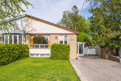 Semi-Detached in Richmond Hill