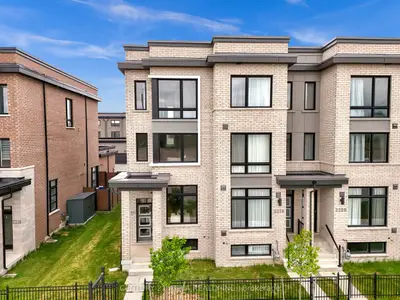 Att/Row/Townhouse in Markham