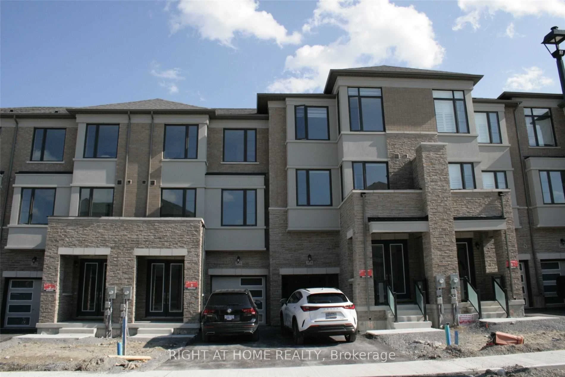 954 Isaac Phillips Way, Newmarket, ON L3X 2Y8