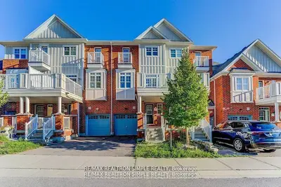 Condo Townhouse in Markham