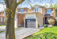 26 Greenbelt Crescent, Richmond Hill, ON L4C 5R8