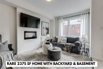 Att/Row/Townhouse in Newmarket