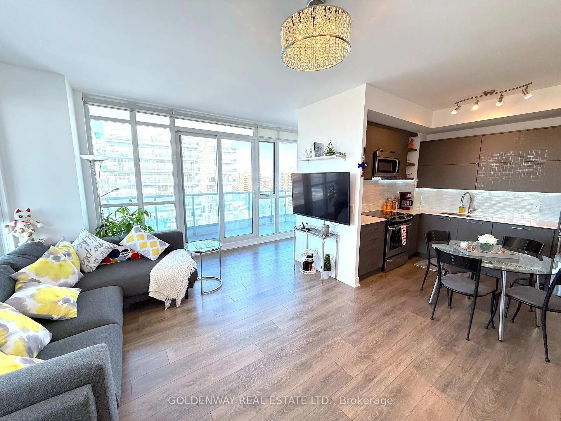 9471 Yonge Street 1515, Richmond Hill, ON L4C 1V4
