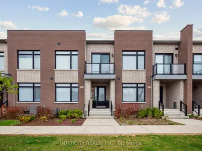 Att/Row/Townhouse in Vaughan