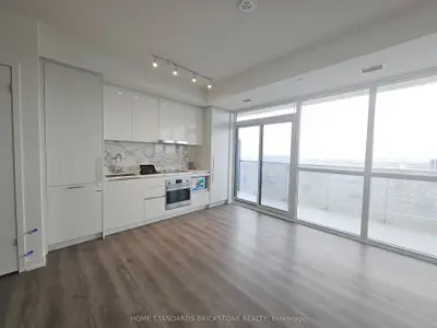 Condo Apartment in Vaughan
