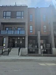 26 Lytham Green Circle 24, Newmarket, ON L3Y 4V9