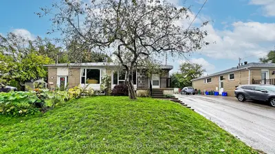 Semi-Detached in Richmond Hill