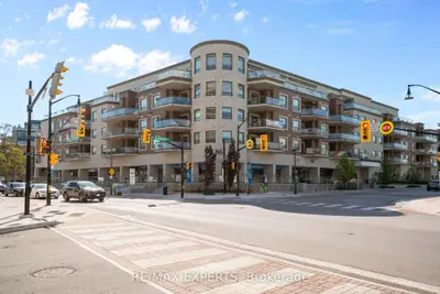 Condo Apartment in Vaughan