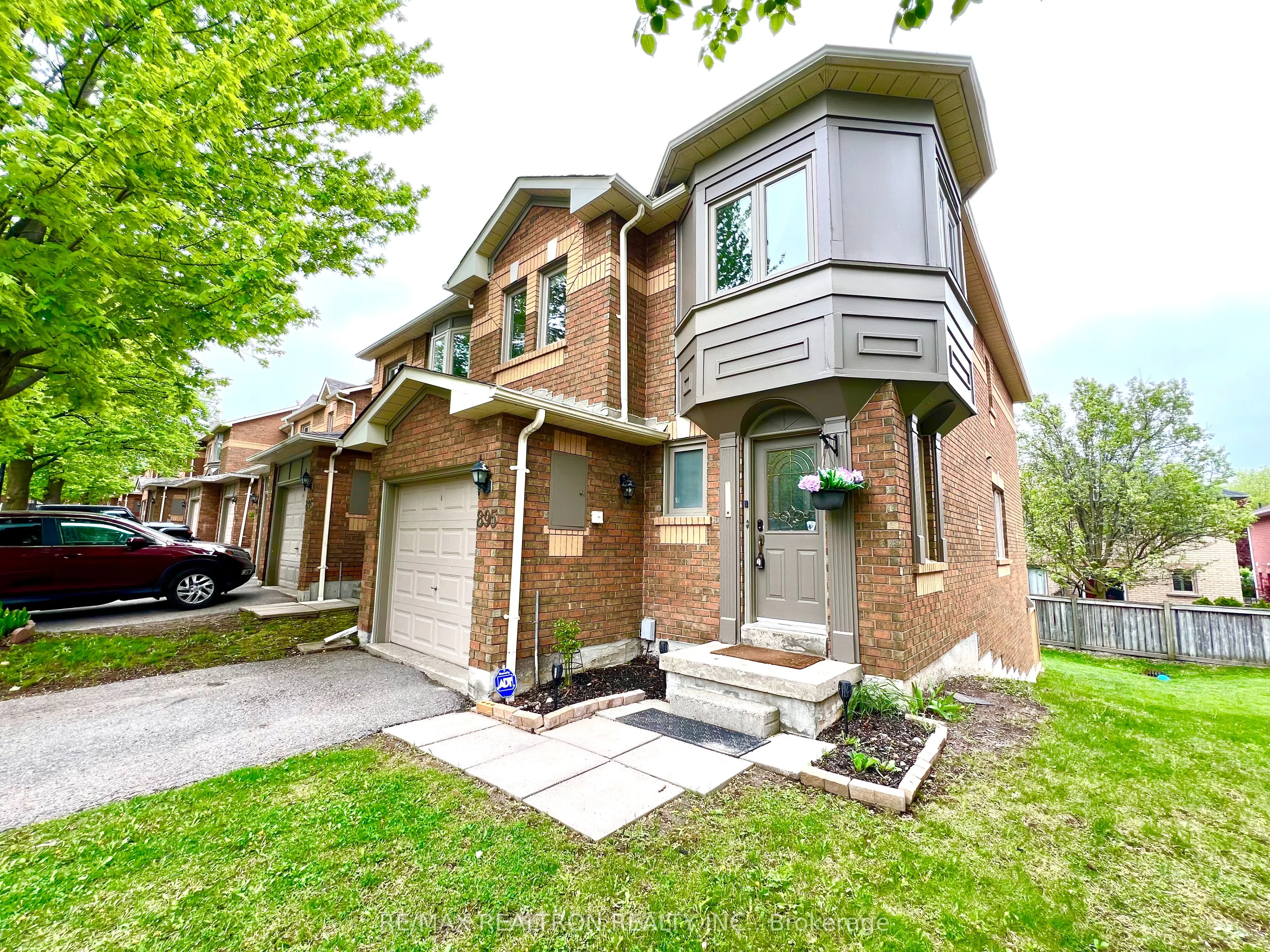 895 Caribou Valley Circle 15, Newmarket, ON L3X 1W9