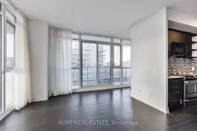 Condo Apartment in Richmond Hill