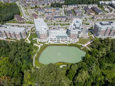 Leasehold Condo in Aurora