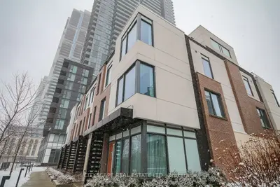 Condo Townhouse in Vaughan