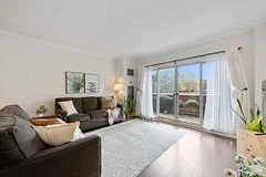 Condo Apartment in Richmond Hill