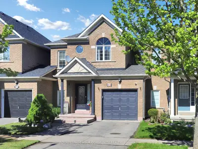 Att/Row/Townhouse in Richmond Hill