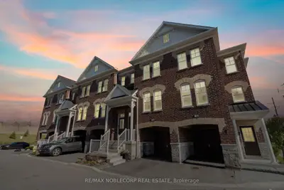 Att/Row/Townhouse in Vaughan