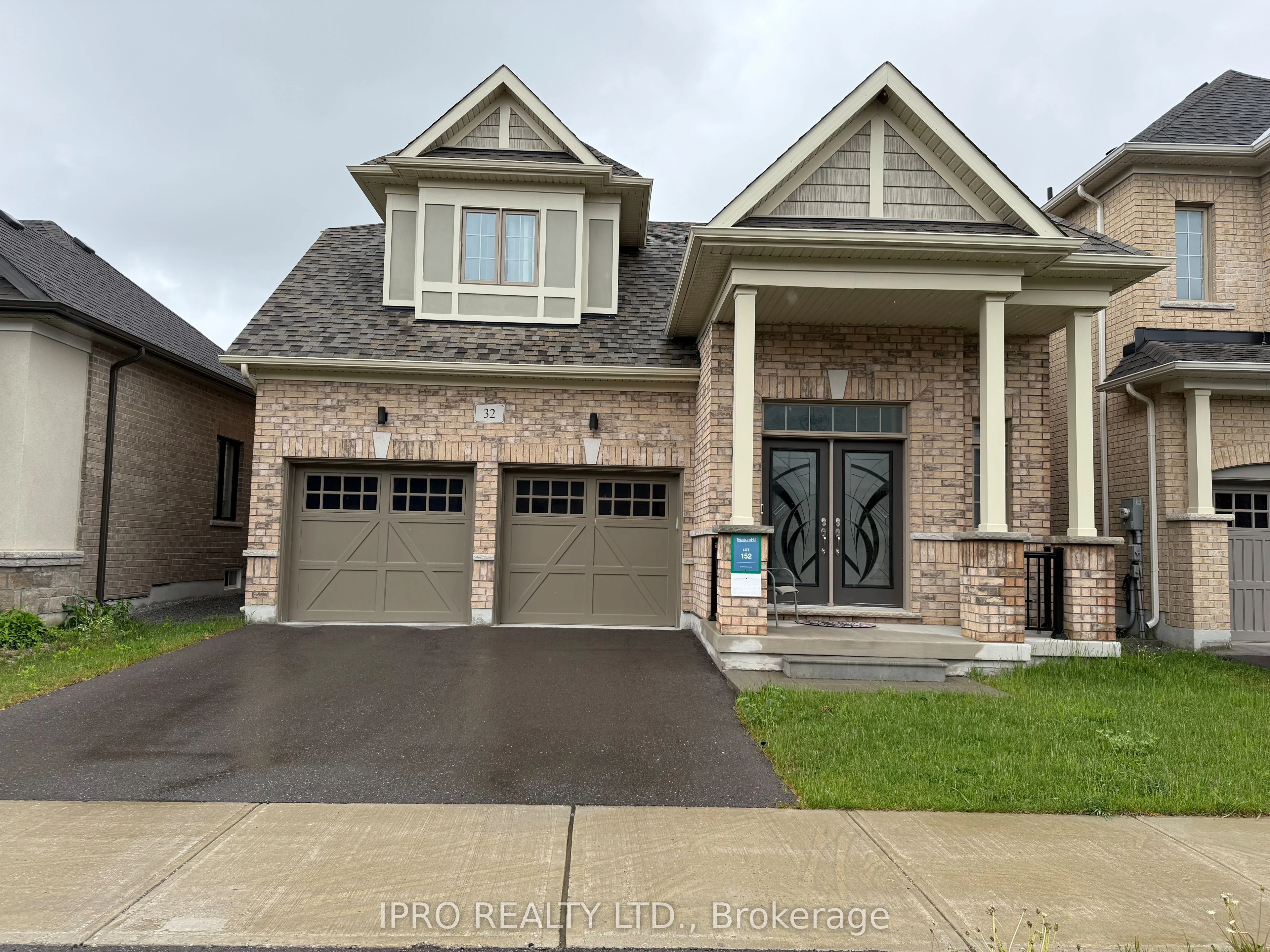 32 Pietrowski Drive, Georgina, ON L4P 0J7