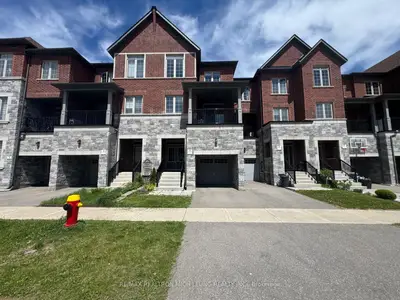 Att/Row/Townhouse in Richmond Hill