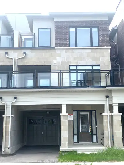 Att/Row/Townhouse in Richmond Hill