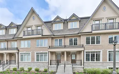 Att/Row/Townhouse in Vaughan