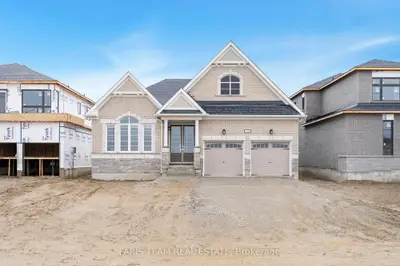 Detached in Essa