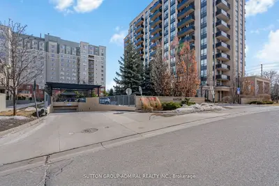 Condo Apartment in Vaughan
