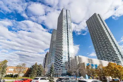 Condo Apartment in Vaughan