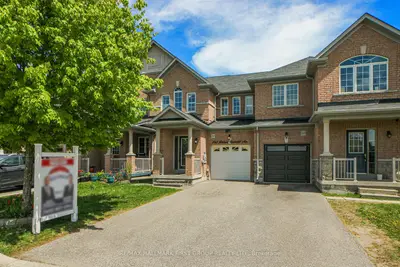 Att/Row/Townhouse in Whitchurch-Stouffville