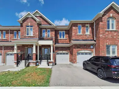 Att/Row/Townhouse in Bradford West Gwillimbury