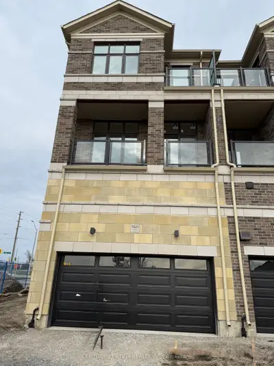 Att/Row/Townhouse in Richmond Hill