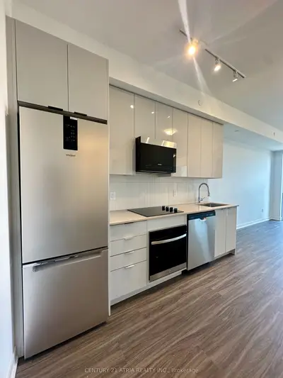 Common Element Condo in Vaughan