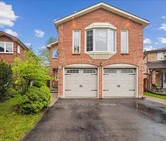 15 Versailles Court, Richmond Hill, On L4c 8v5
