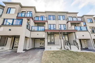 Att/Row/Townhouse in Vaughan