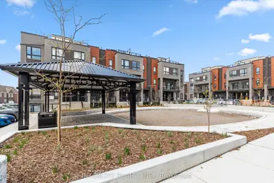 Condo Townhouse in Newmarket