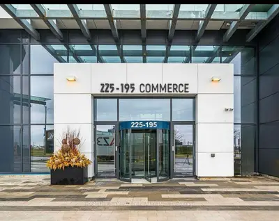 Common Element Condo in Vaughan