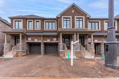 Att/Row/Townhouse in Vaughan