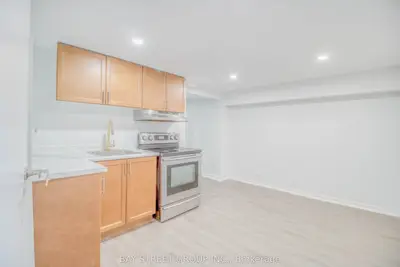 Semi-Detached in Aurora
