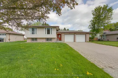 Detached in Essa
