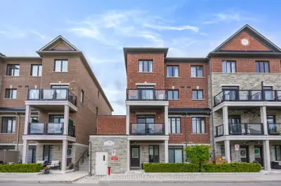 Condo Townhouse in Vaughan