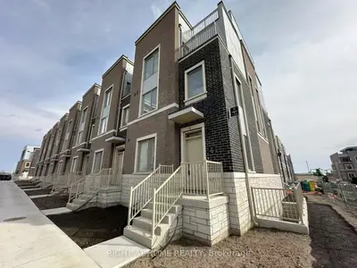Condo Townhouse in Vaughan