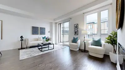 Att/Row/Townhouse in Richmond Hill